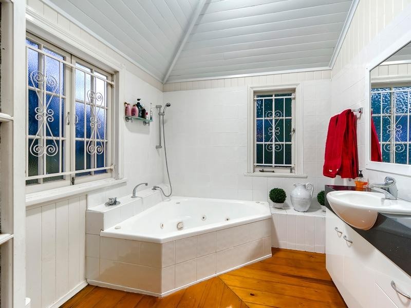 4 Fifth Avenue, Kedron QLD 4031