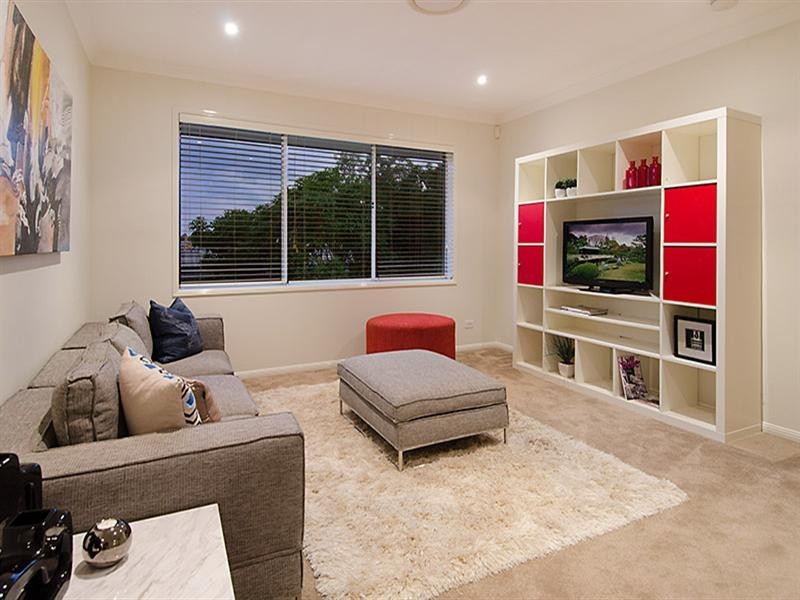 16 Kingfisher Close, Mcdowall QLD 4053