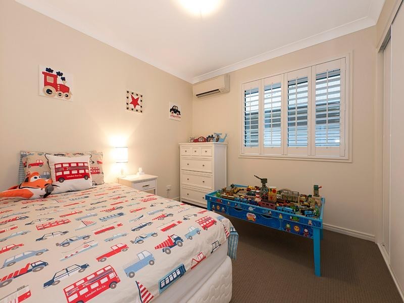 10 Almond Street, Northgate QLD 4013