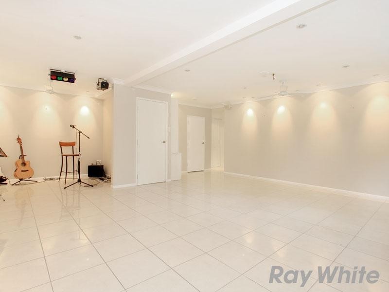 10 Amanda Place, Bridgeman Downs QLD 4035