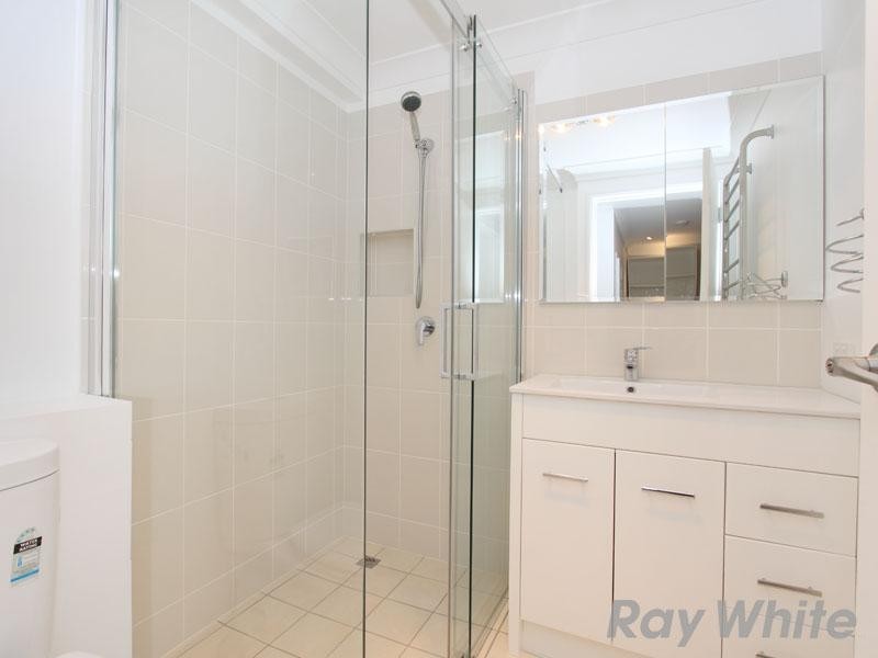 10 Amanda Place, Bridgeman Downs QLD 4035