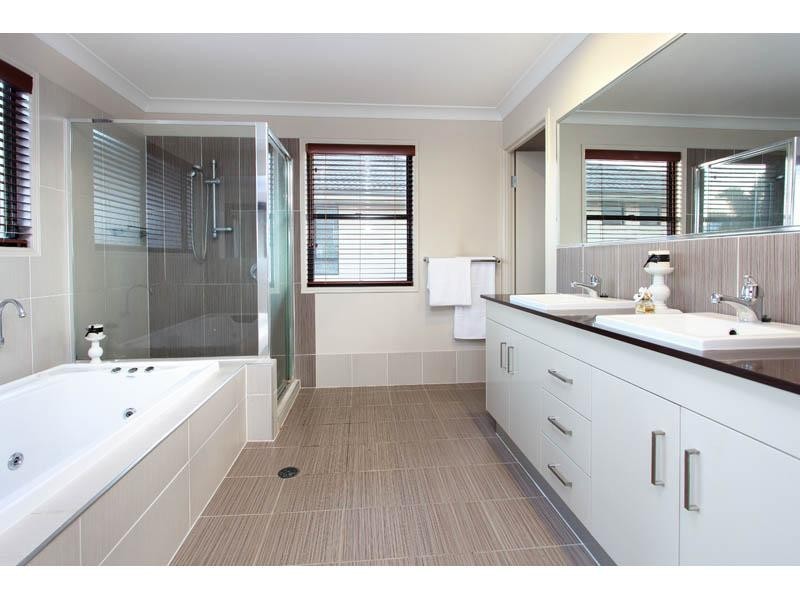 16 Travorten Drive, Bridgeman Downs QLD 4035