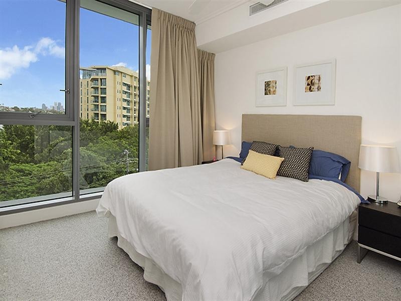 30410/2 Harbour Road, Hamilton QLD 4007