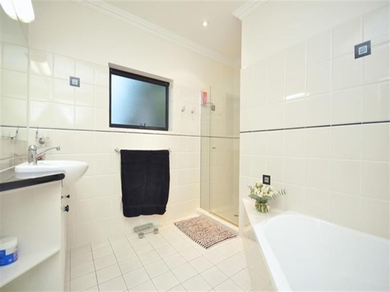 18 Beaufort Lane, Clayfield QLD 4011