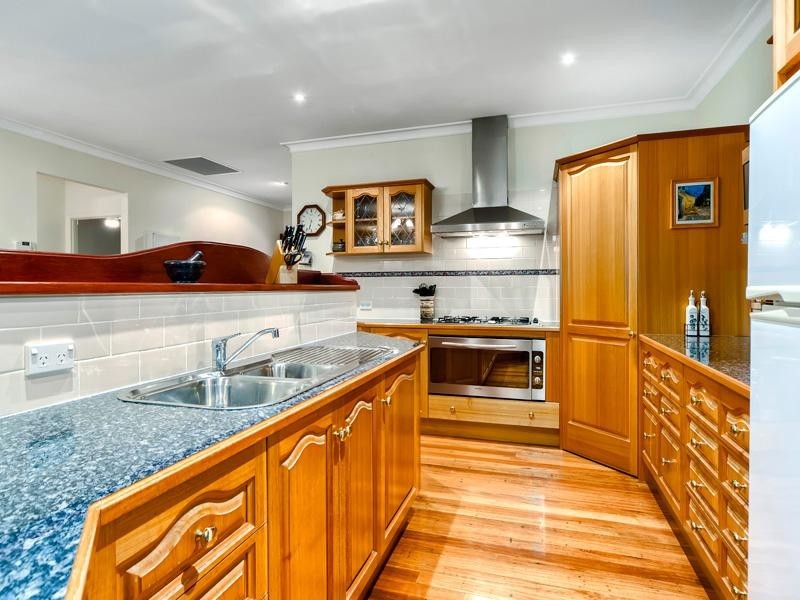 6 Daniel Place, Newmarket QLD 4051