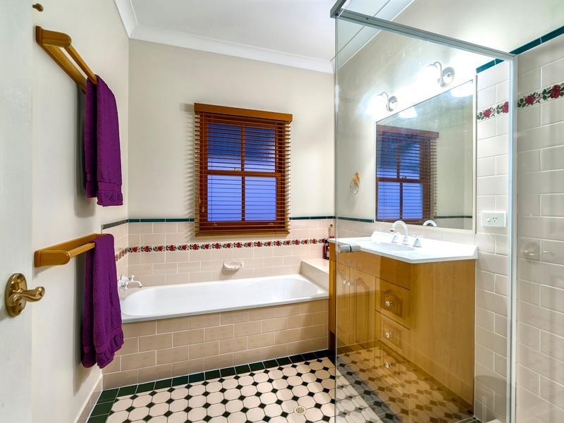 6 Daniel Place, Newmarket QLD 4051