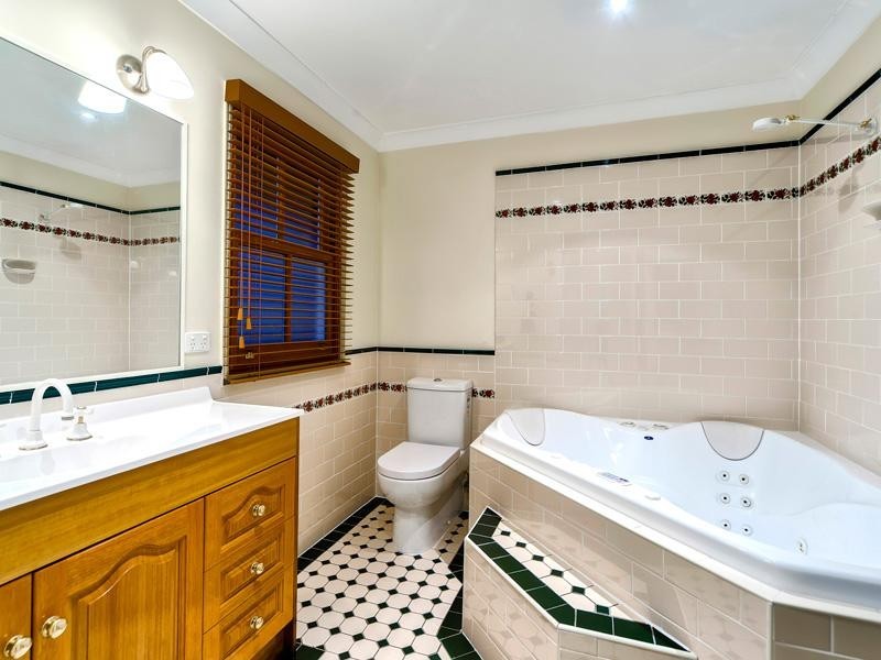 6 Daniel Place, Newmarket QLD 4051