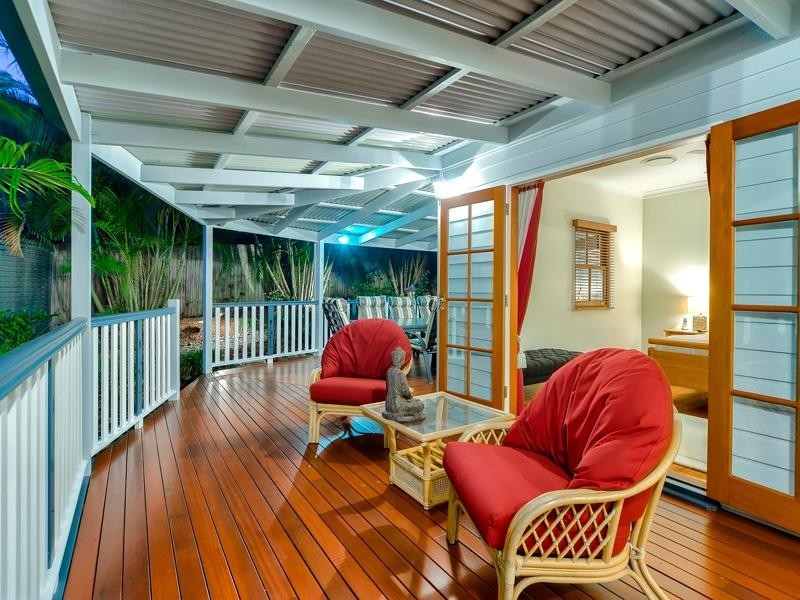 6 Daniel Place, Newmarket QLD 4051