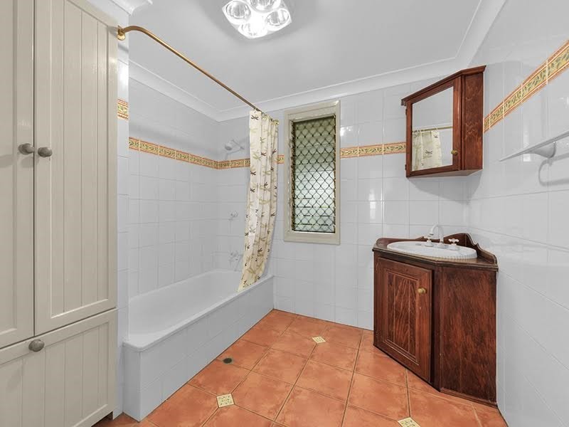 15 Webster Avenue, Hendra QLD 4011