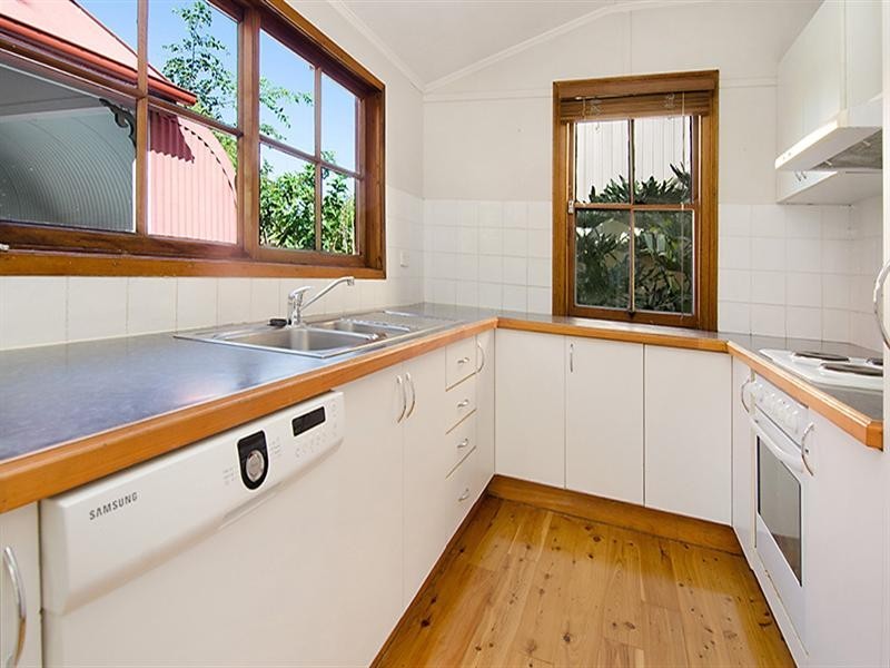 24 Stoneleigh Street, Albion QLD 4010