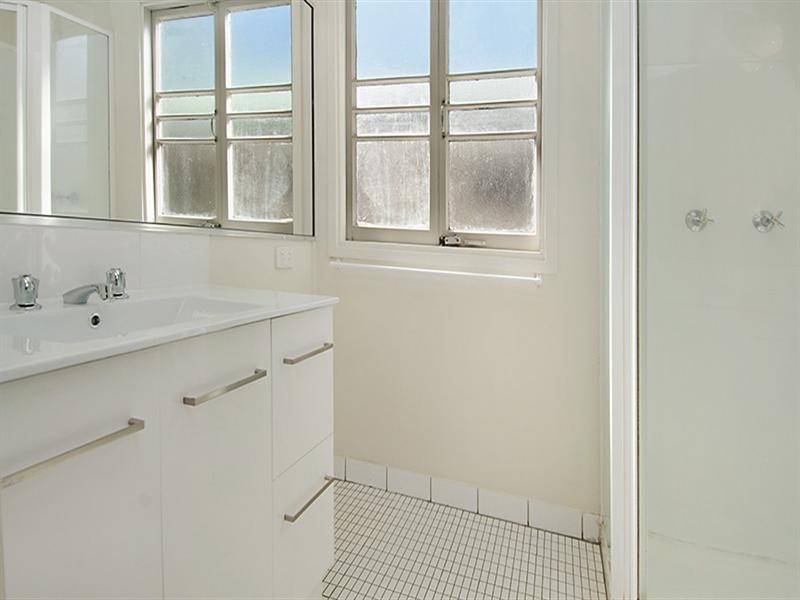 24 Stoneleigh Street, Albion QLD 4010