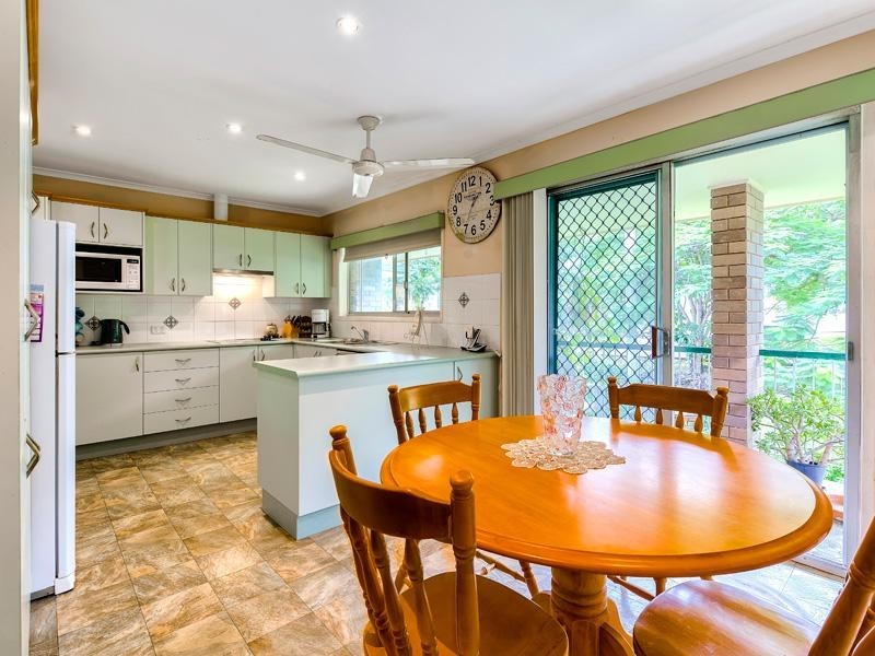 22 Lynell Street, Hamilton QLD 4007