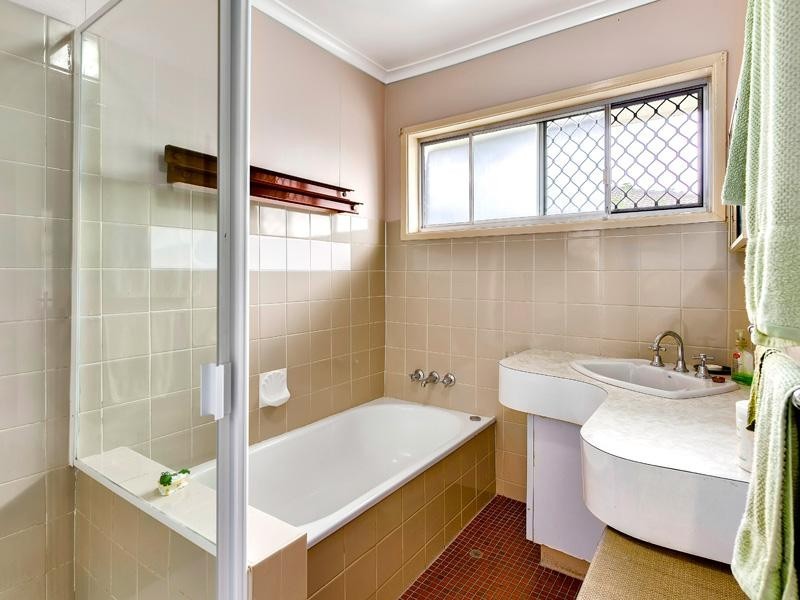 22 Lynell Street, Hamilton QLD 4007