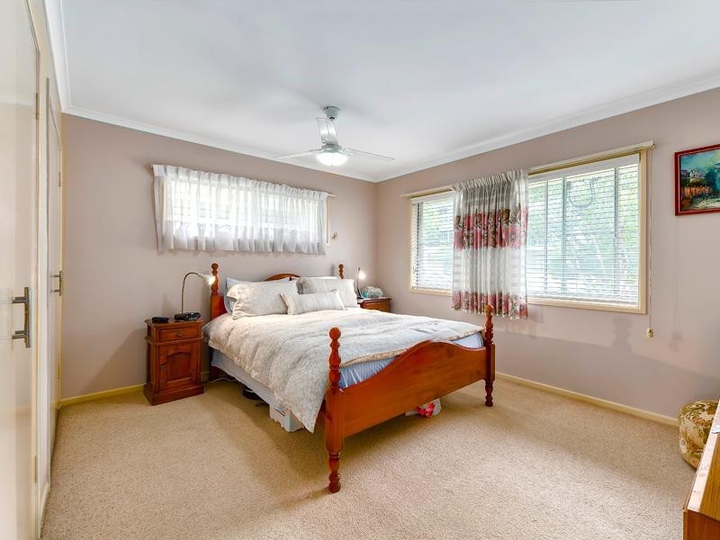 22 Lynell Street, Hamilton QLD 4007