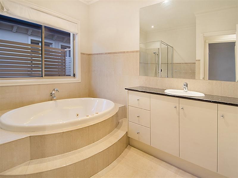 76 Woodville Street, Hendra QLD 4011