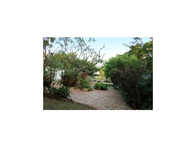 16 Toorak Road, Hamilton QLD 4007