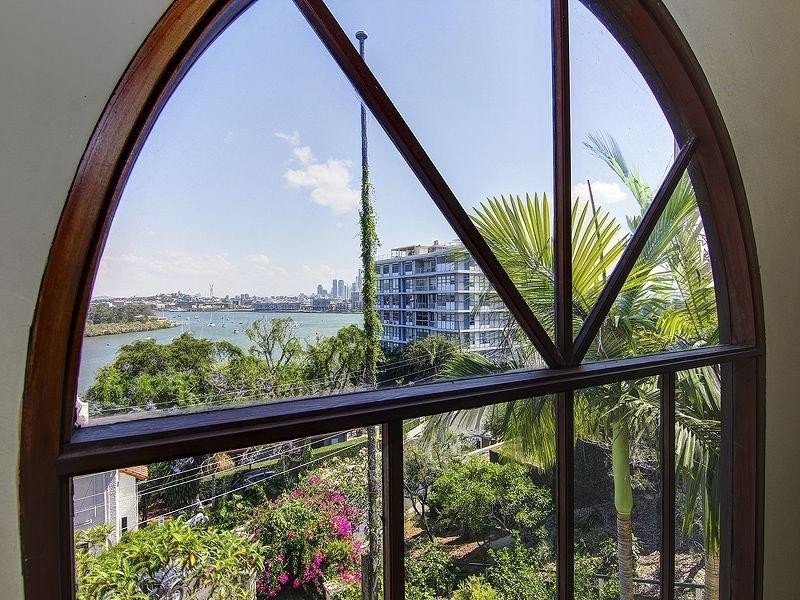 24 Hillside Crescent, Hamilton QLD 4007