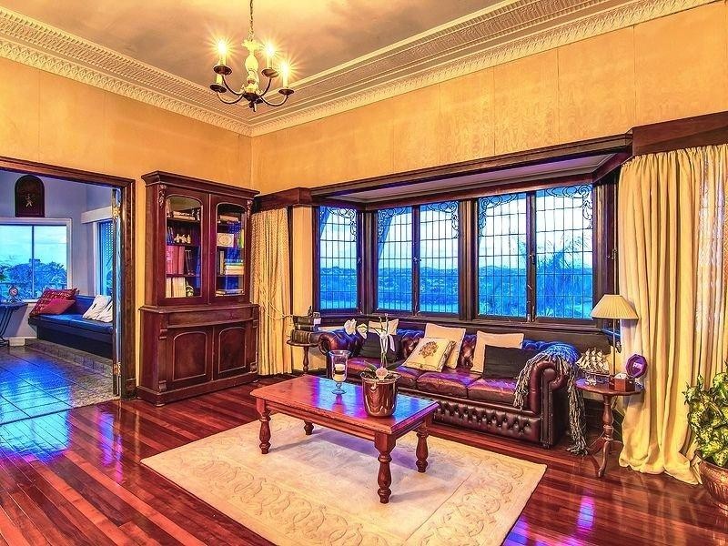 24 Hillside Crescent, Hamilton QLD 4007