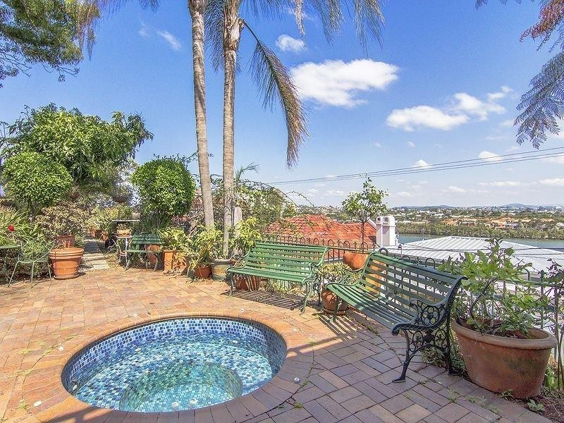 24 Hillside Crescent, Hamilton QLD 4007