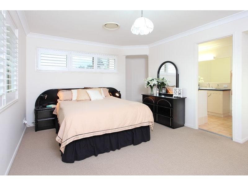 8 Orion Place, Bridgeman Downs QLD 4035