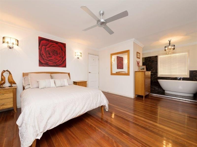 9 McIntyre Street, Wooloowin QLD 4030