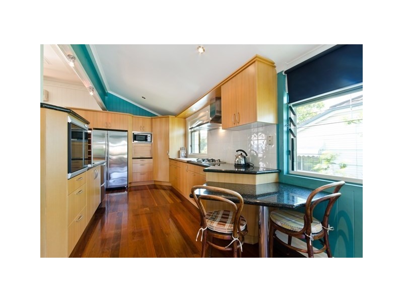 70 Winchester Street, Hamilton QLD 4007