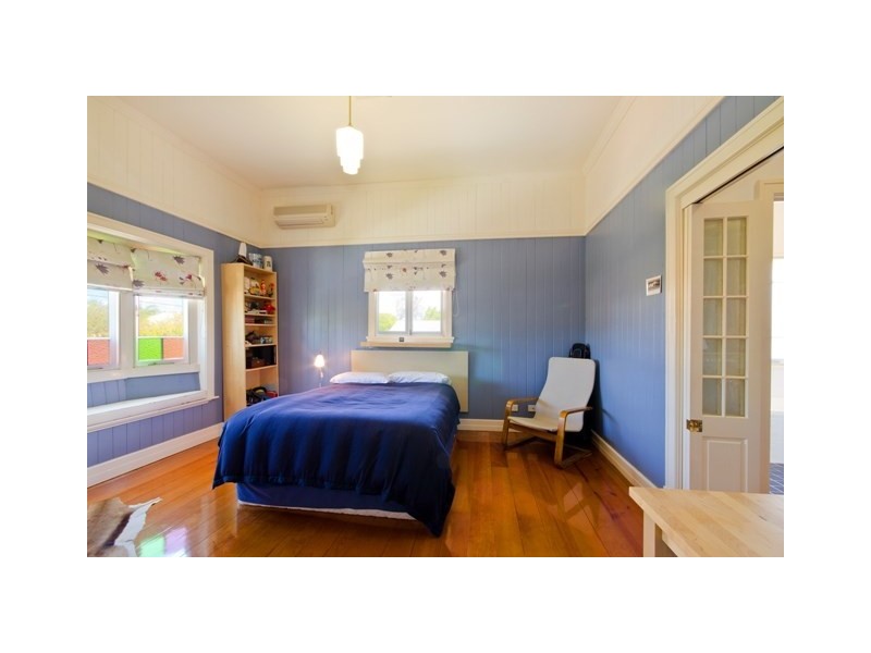 70 Winchester Street, Hamilton QLD 4007