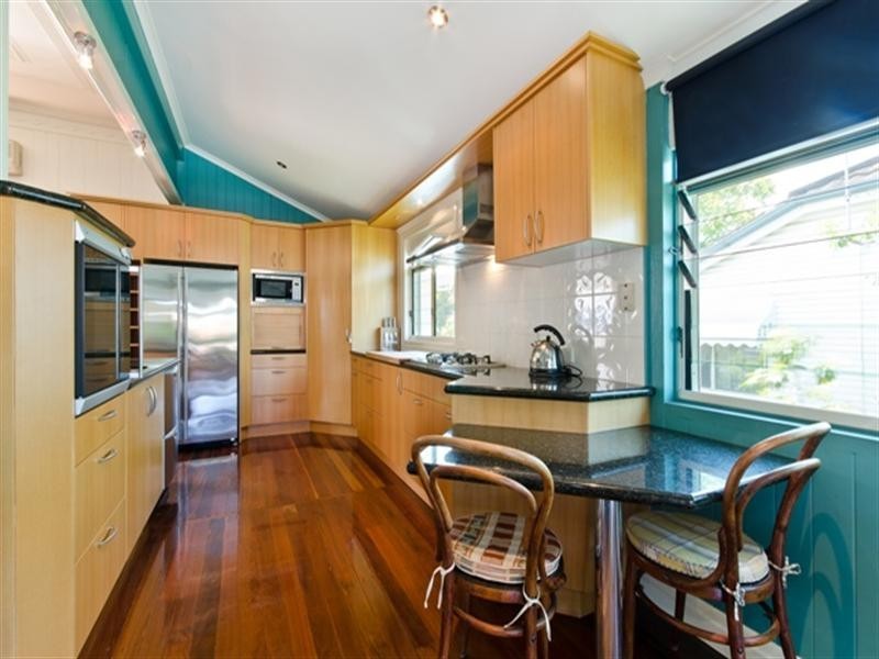 70 Winchester Street, Hamilton QLD 4007