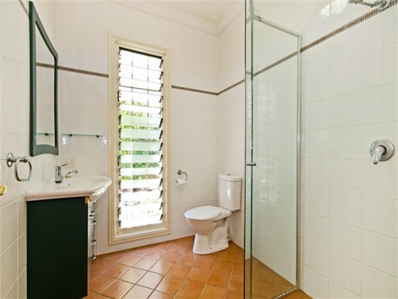 70 Winchester Street, Hamilton QLD 4007