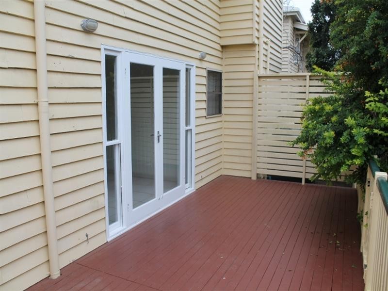 24 Gordon Street, Hendra QLD 4011