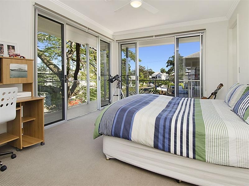 2 School Street, Hendra QLD 4011