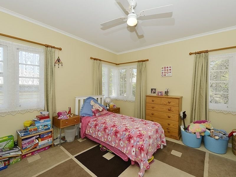 52 White Street, Graceville QLD 4075