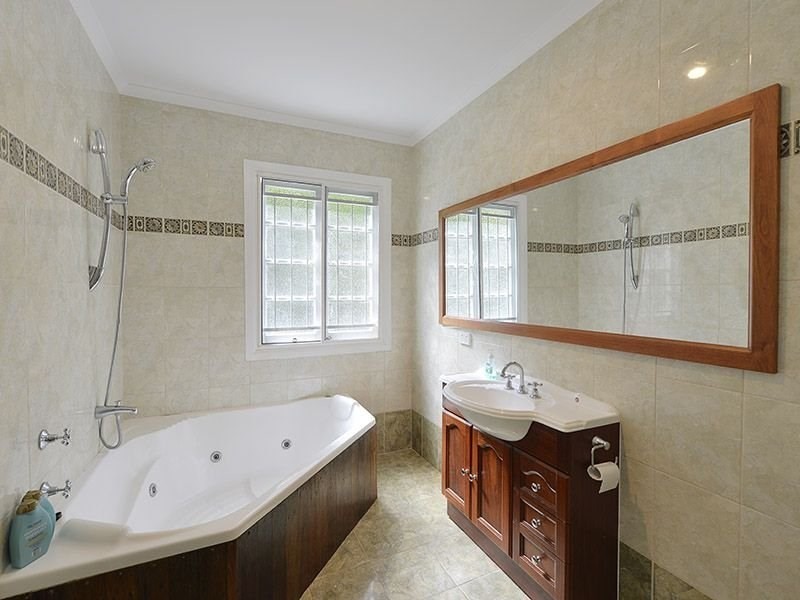 52 White Street, Graceville QLD 4075