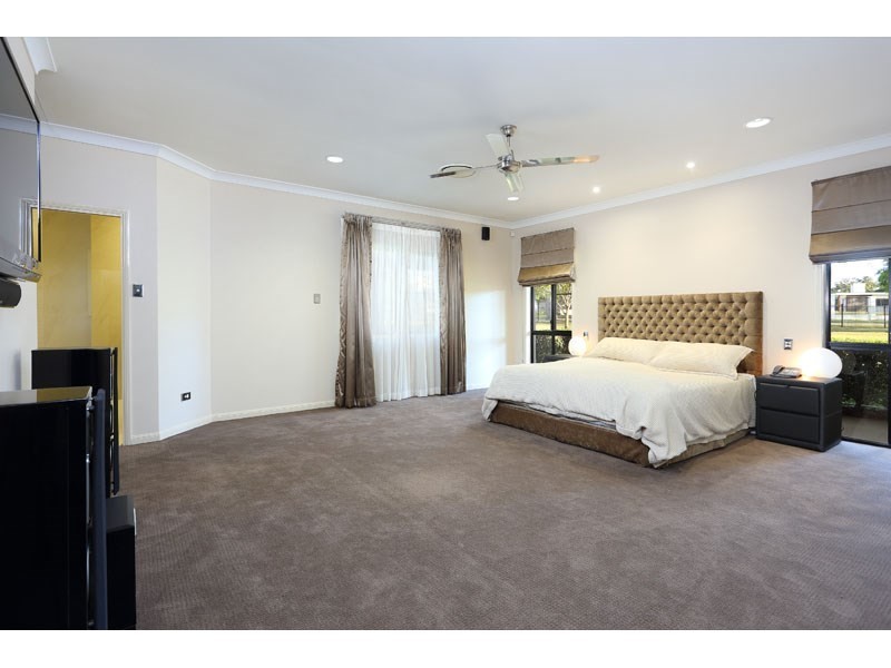125 Camelot Place, Bridgeman Downs QLD 4035