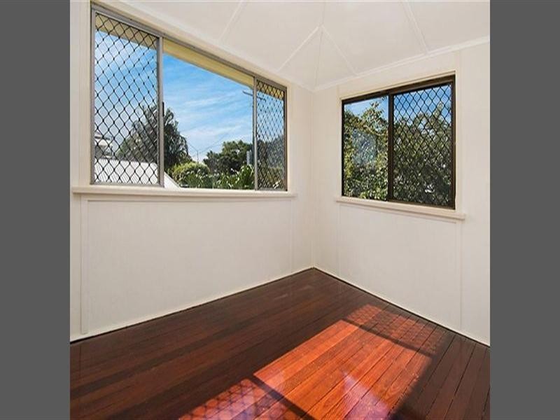 242 Nudgee Road, Hendra QLD 4011