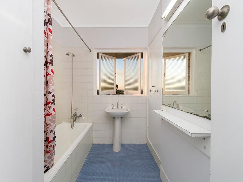 19 Circe Street, Hamilton QLD 4007