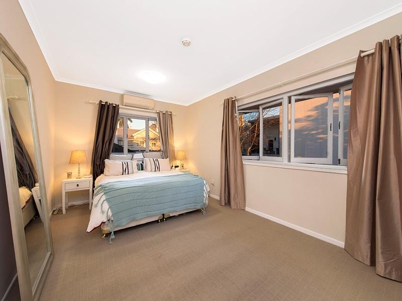 19 Circe Street, Hamilton QLD 4007