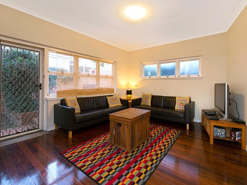 19 Circe Street, Hamilton QLD 4007