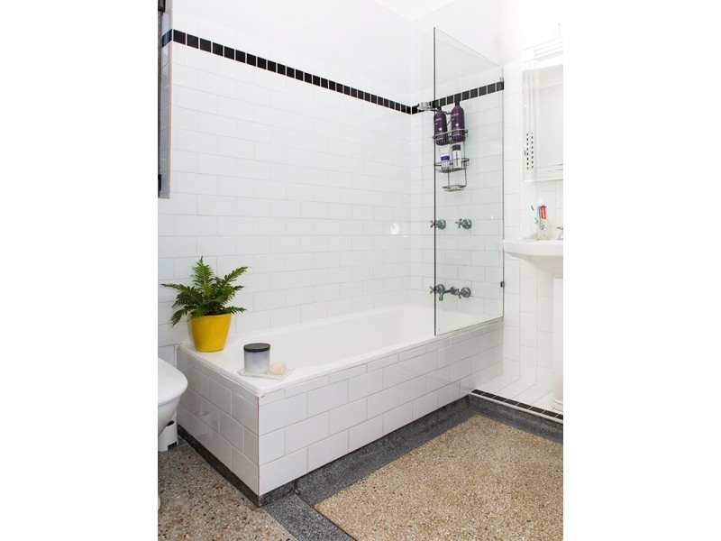 2/430 Sandgate Road, Albion QLD 4010