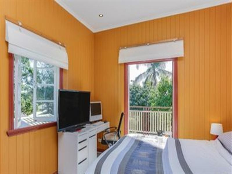 9 Ashbolt Street, Wooloowin QLD 4030