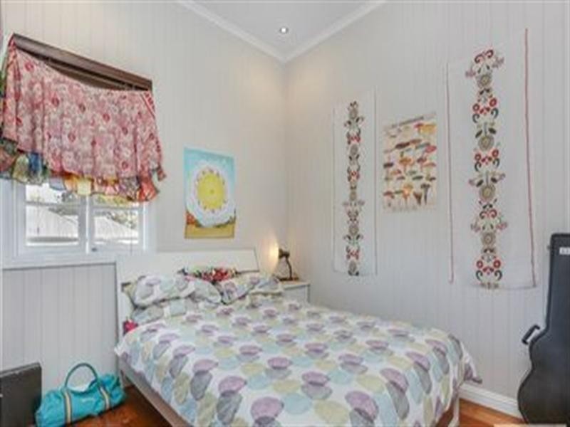 9 Ashbolt Street, Wooloowin QLD 4030