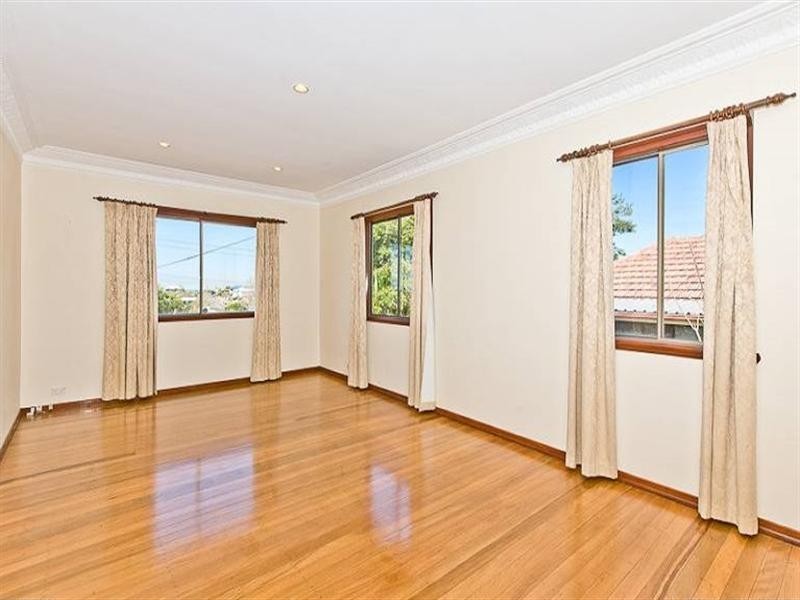 10 Bayview Street, Stafford Heights QLD 4053