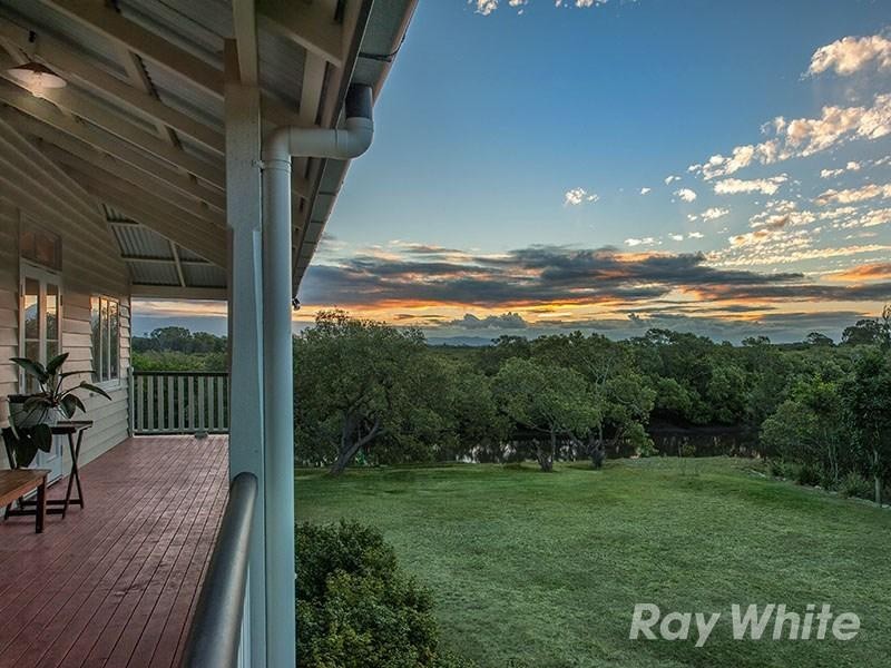 55 Chaseley Street, Nudgee Beach QLD 4014