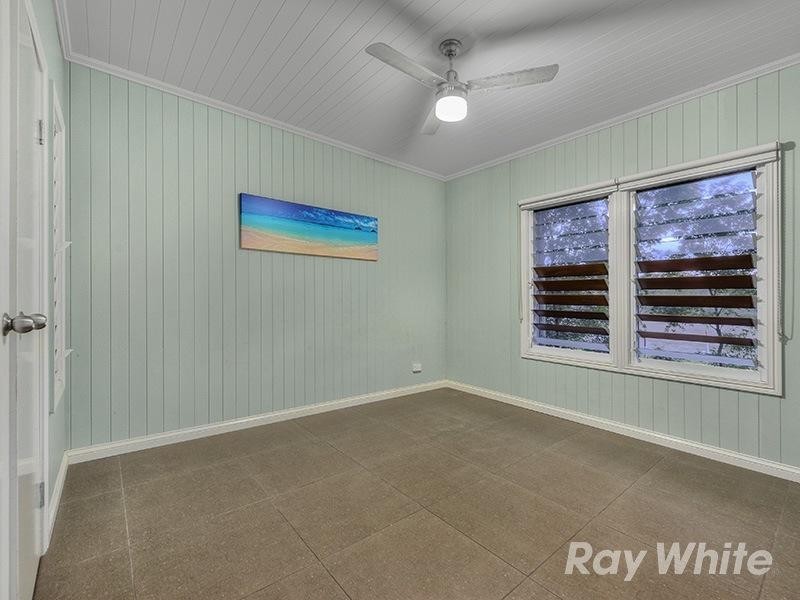 55 Chaseley Street, Nudgee Beach QLD 4014