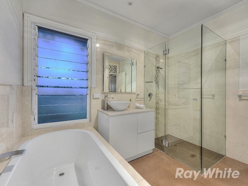 55 Chaseley Street, Nudgee Beach QLD 4014