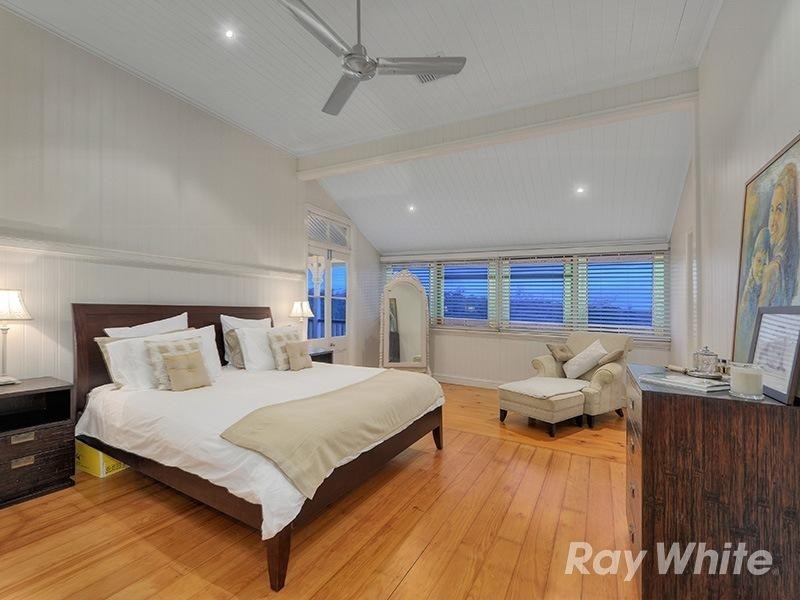 55 Chaseley Street, Nudgee Beach QLD 4014