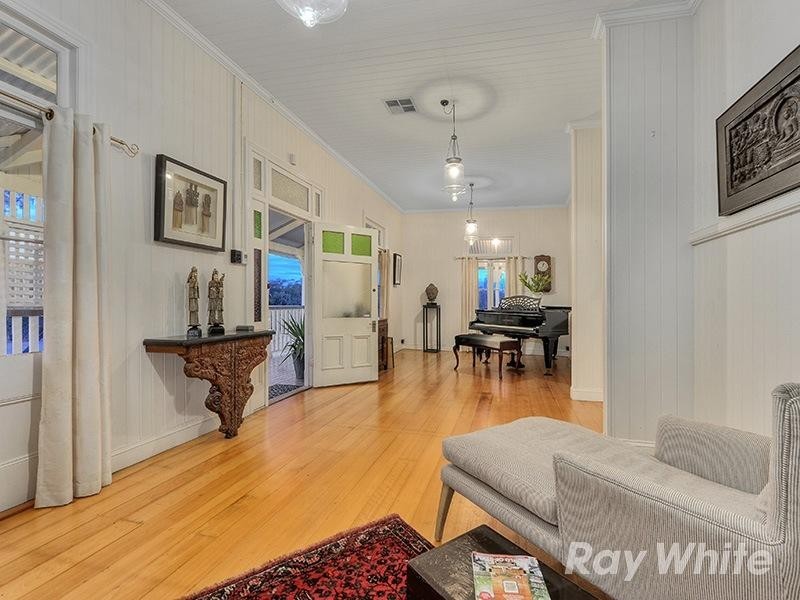 55 Chaseley Street, Nudgee Beach QLD 4014