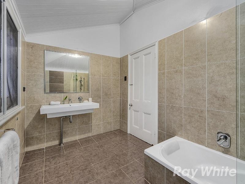 55 Chaseley Street, Nudgee Beach QLD 4014