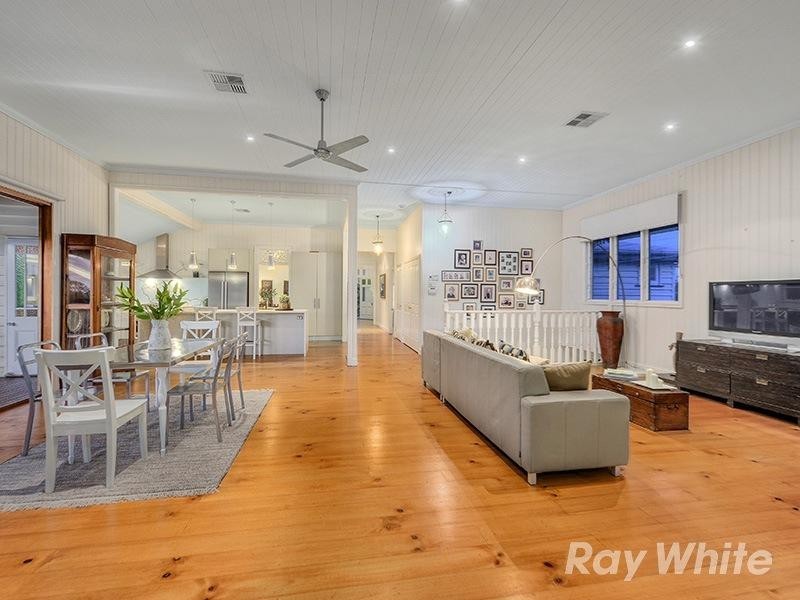 55 Chaseley Street, Nudgee Beach QLD 4014