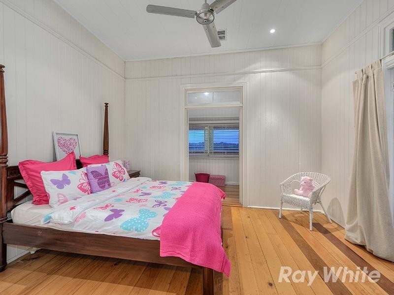 55 Chaseley Street, Nudgee Beach QLD 4014